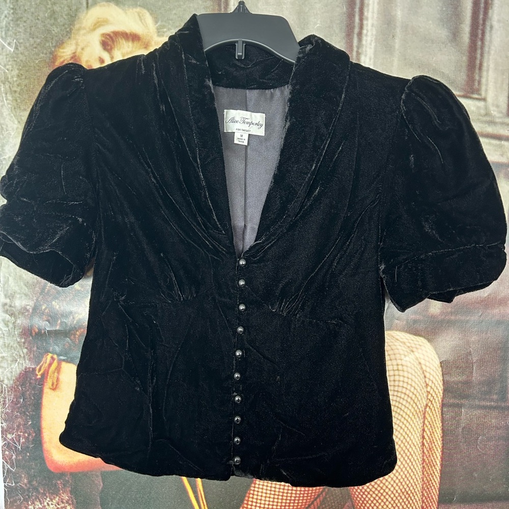 Adorable Alice Temperley for Target women’s puffy velvet blouse. Size Medium